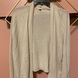 SMALL COMFORTABLE SWEATER WITH POCKETS